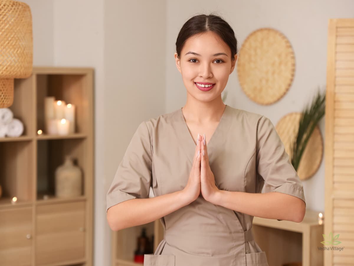 Therapist in Vedhavillage spa in Coimbatore welcoming a guest